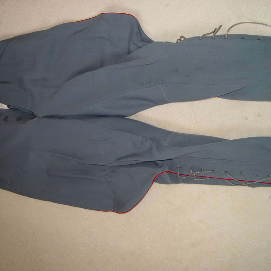 More pictures of the Dutch army officers tunic and trousers