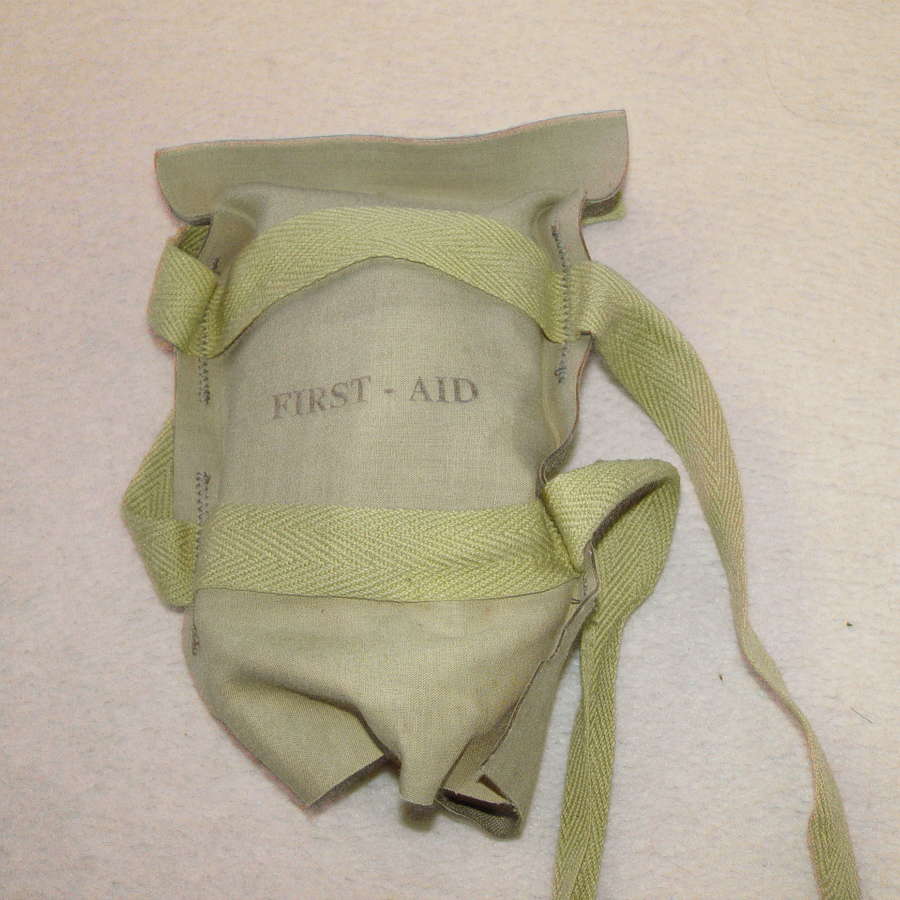 Reproduction US paratroopers first aid pack