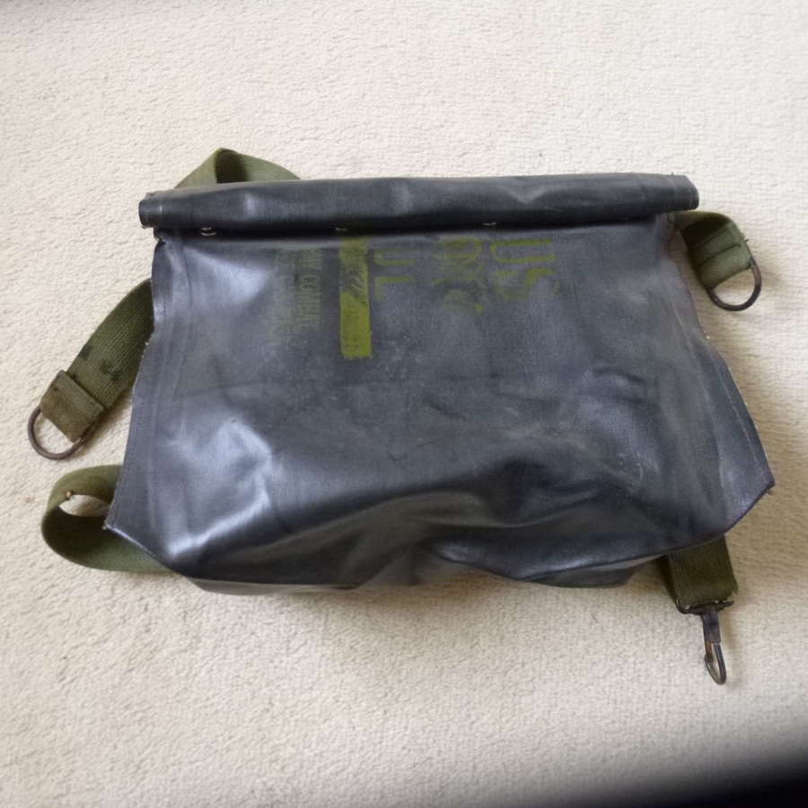 US M7 assault gas mask bag